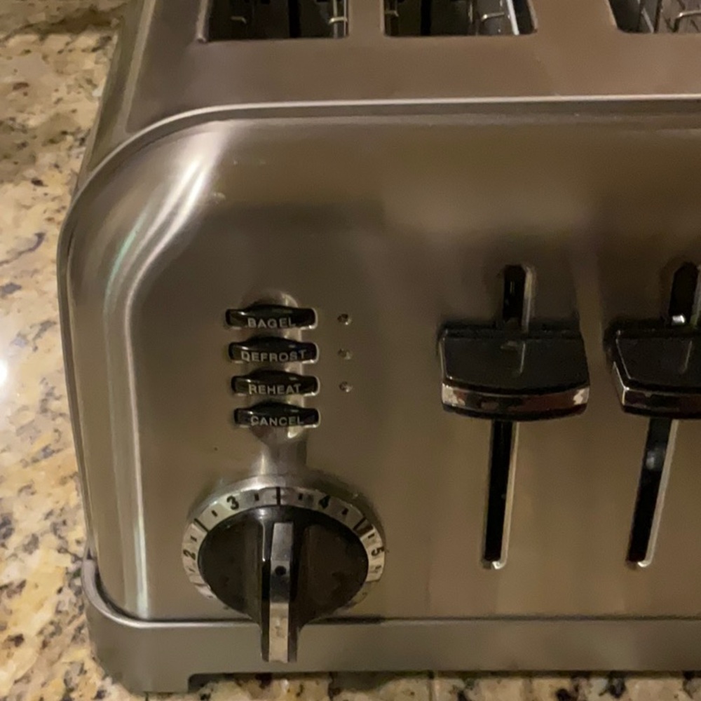 As new, mint condition, never used CUISINART 4 slice bagel/toaster. Stainless - Picture 2 of 10